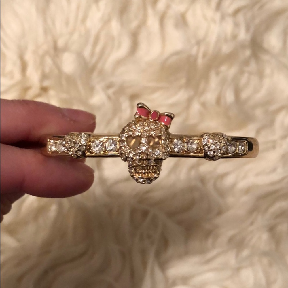 Jersey Johnson Gold Skull Bracelet